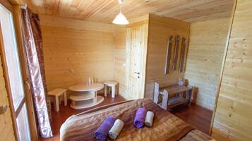 Honeymoon-Doppelzimmer, 1 King-Bett, Bergblick | Allergikerbettwaren, schallisolierte Zimmer, kostenloses WLAN