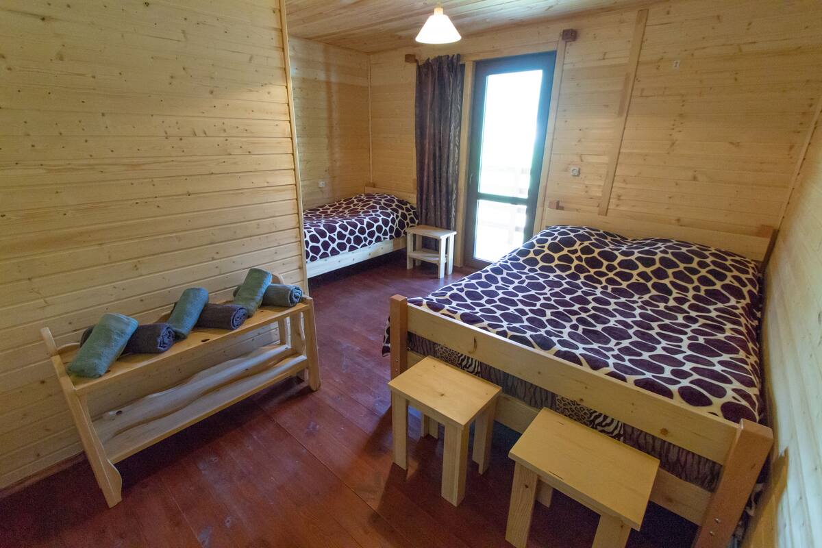 Hypo-allergenic bedding available, soundproofing, WiFi (free)