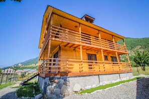 Exterior - guesthouse gio (Mestia)