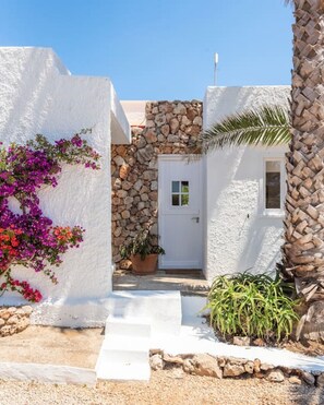 Exterior detail - delfin · Villa Delfin❤️Free WiFi-AC-Prived pool-200mts to the sea� (Sant Lluís)