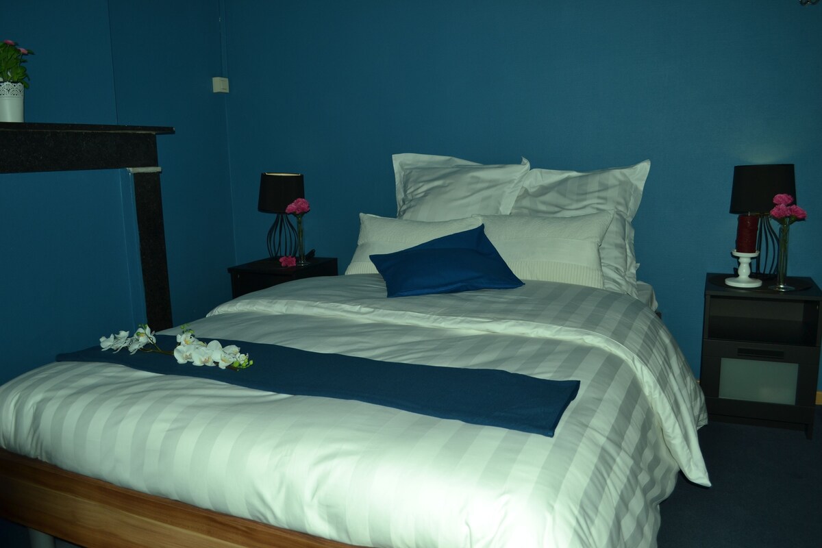 Single Room | In-room safe, desk, laptop workspace, soundproofing