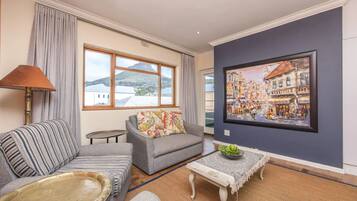 Apartment (2 Bedrooms) | Living room | TV