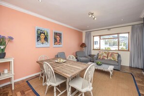 Apartment (2 Bedrooms) | Dining