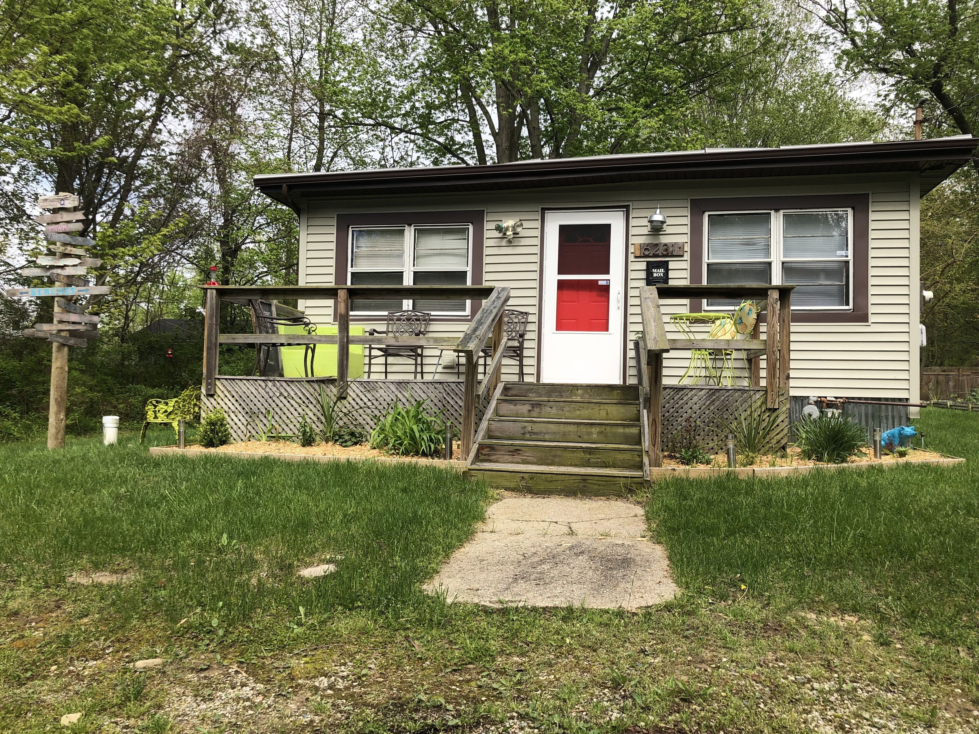 Hidden Modern Cottage Minutes From The Beach In A Quiet Woods Setting!!