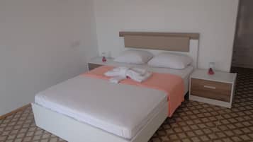 Standard-Doppelzimmer, Meerblick | Schreibtisch, kostenloses WLAN