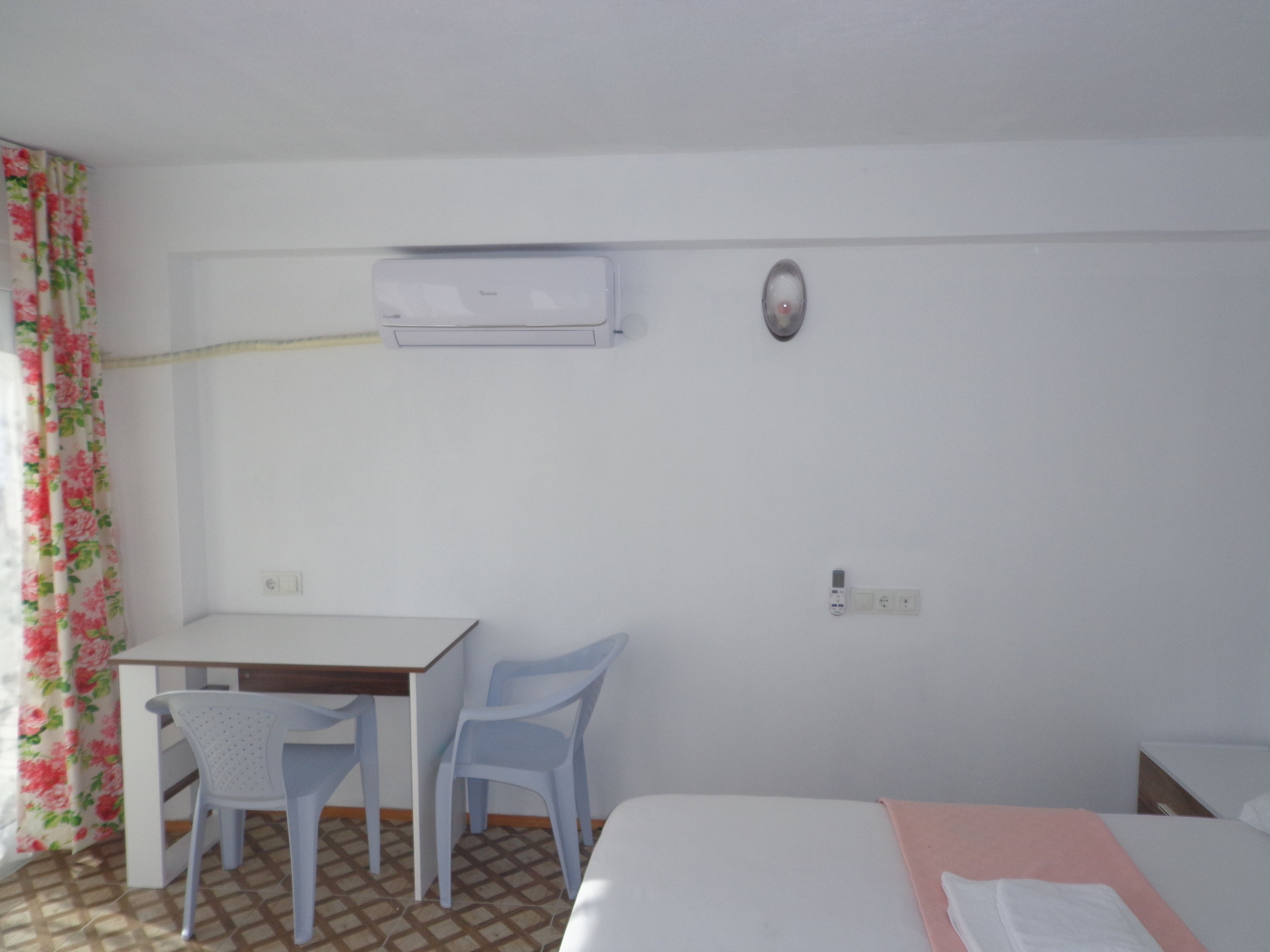 Schreibtisch, kostenloses WLAN