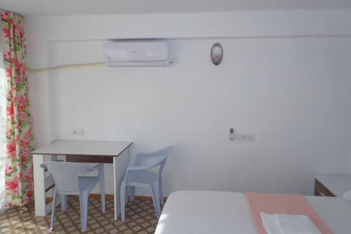 Een bureau, gratis wifi