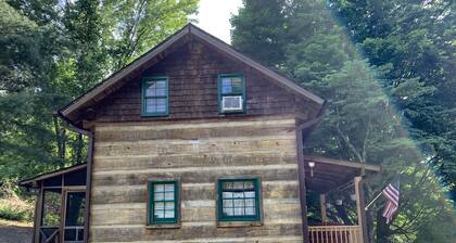 Looking for a "real mountain cabin experience" come relax at Elk Ridge Cabin!