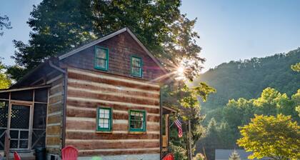 Looking for a "real mountain cabin experience" come relax at Elk Ridge Cabin!