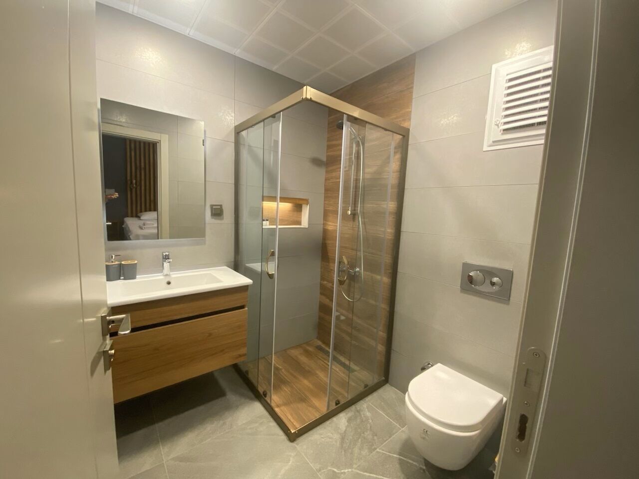 triple room, garden view | bathroom | shower, free toiletries, hair dryer, towels