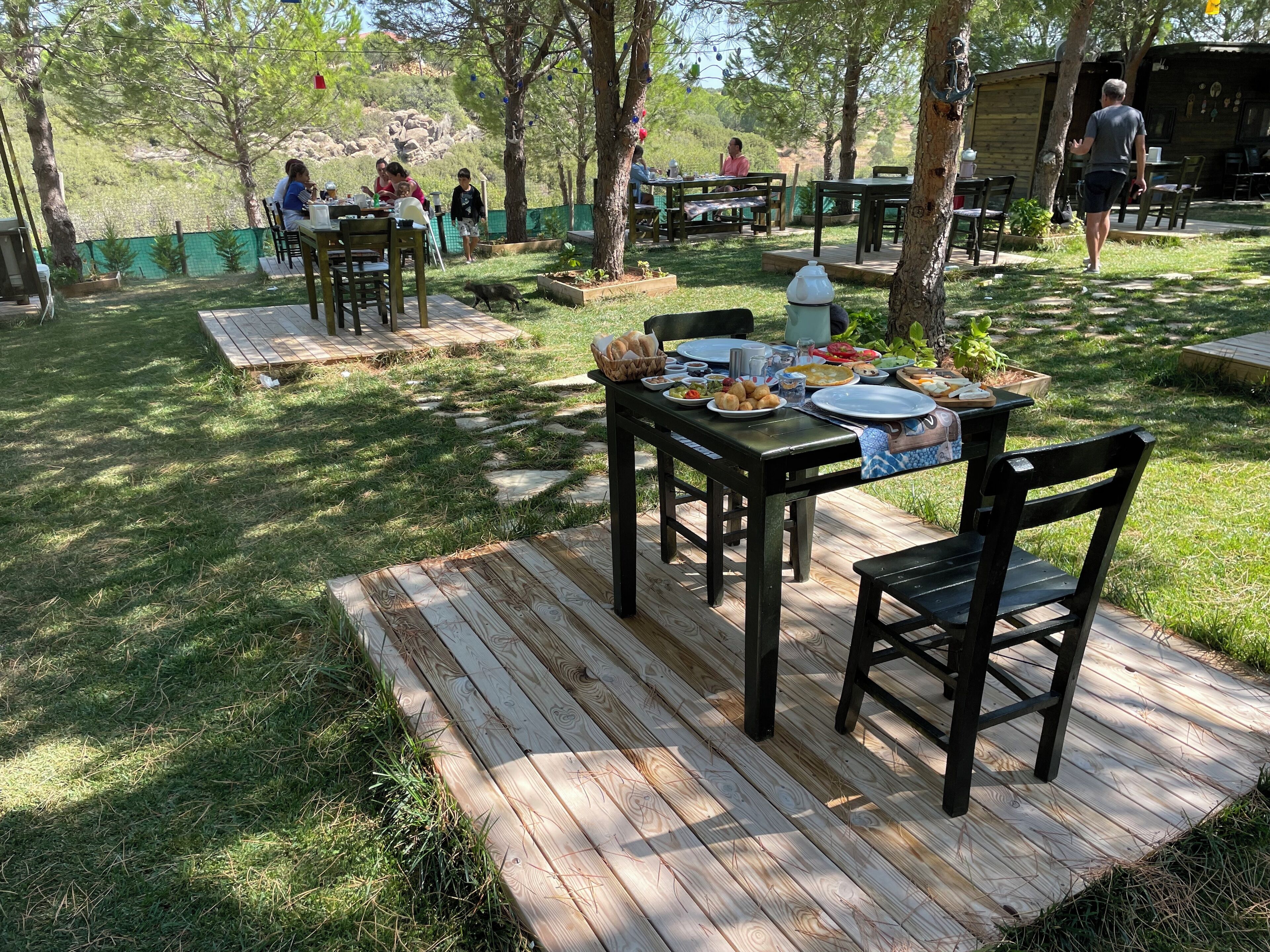 free daily cooked-to-order breakfast