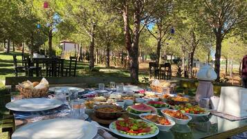 Free daily cooked-to-order breakfast