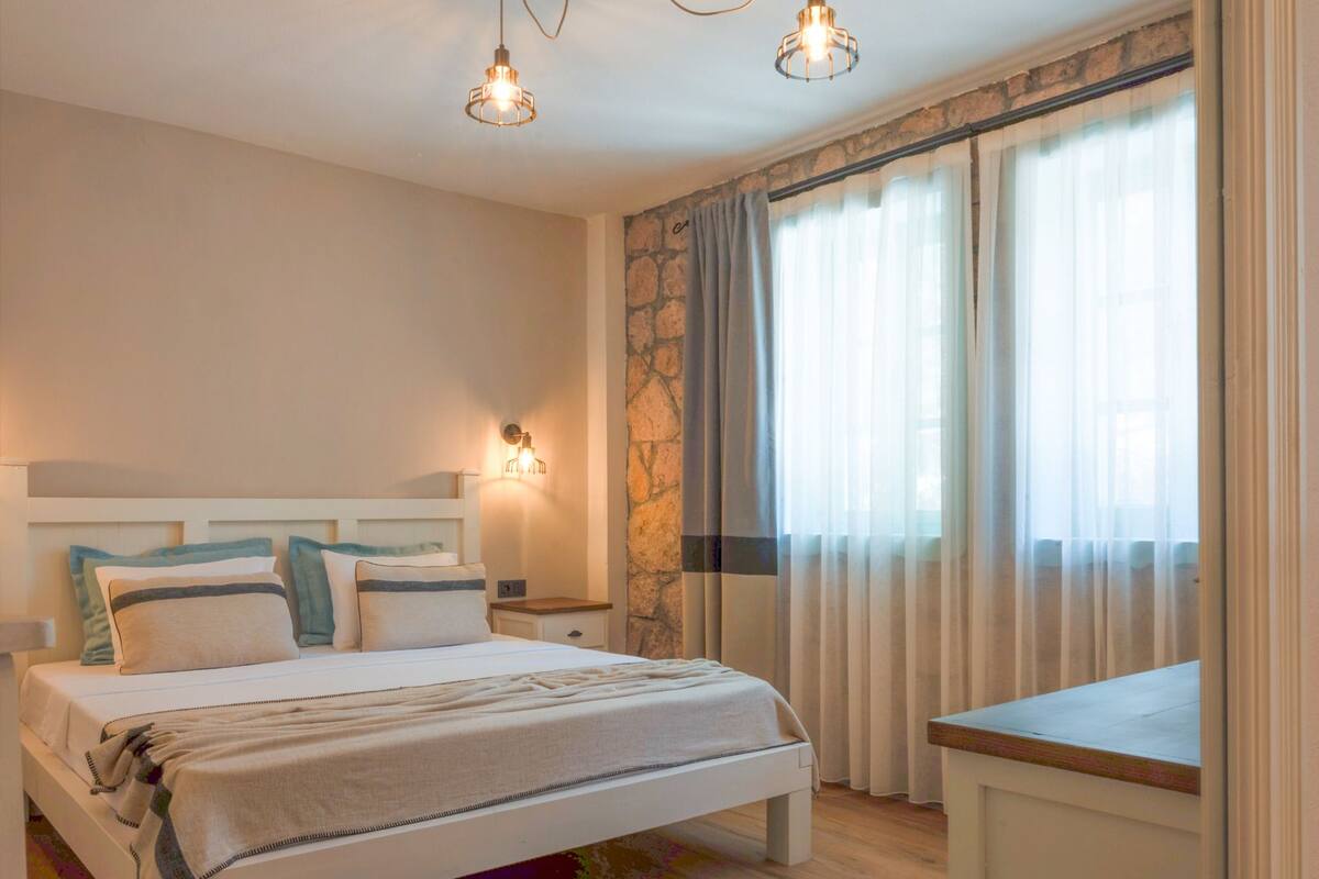Suite, Private Bathroom, Garden View | 1 bedroom, WiFi (free), bed sheets