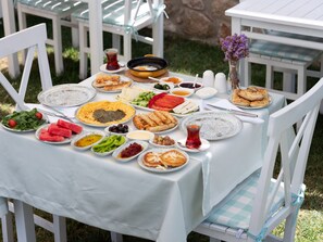 Café da manhã com buffet grátis todos os dias