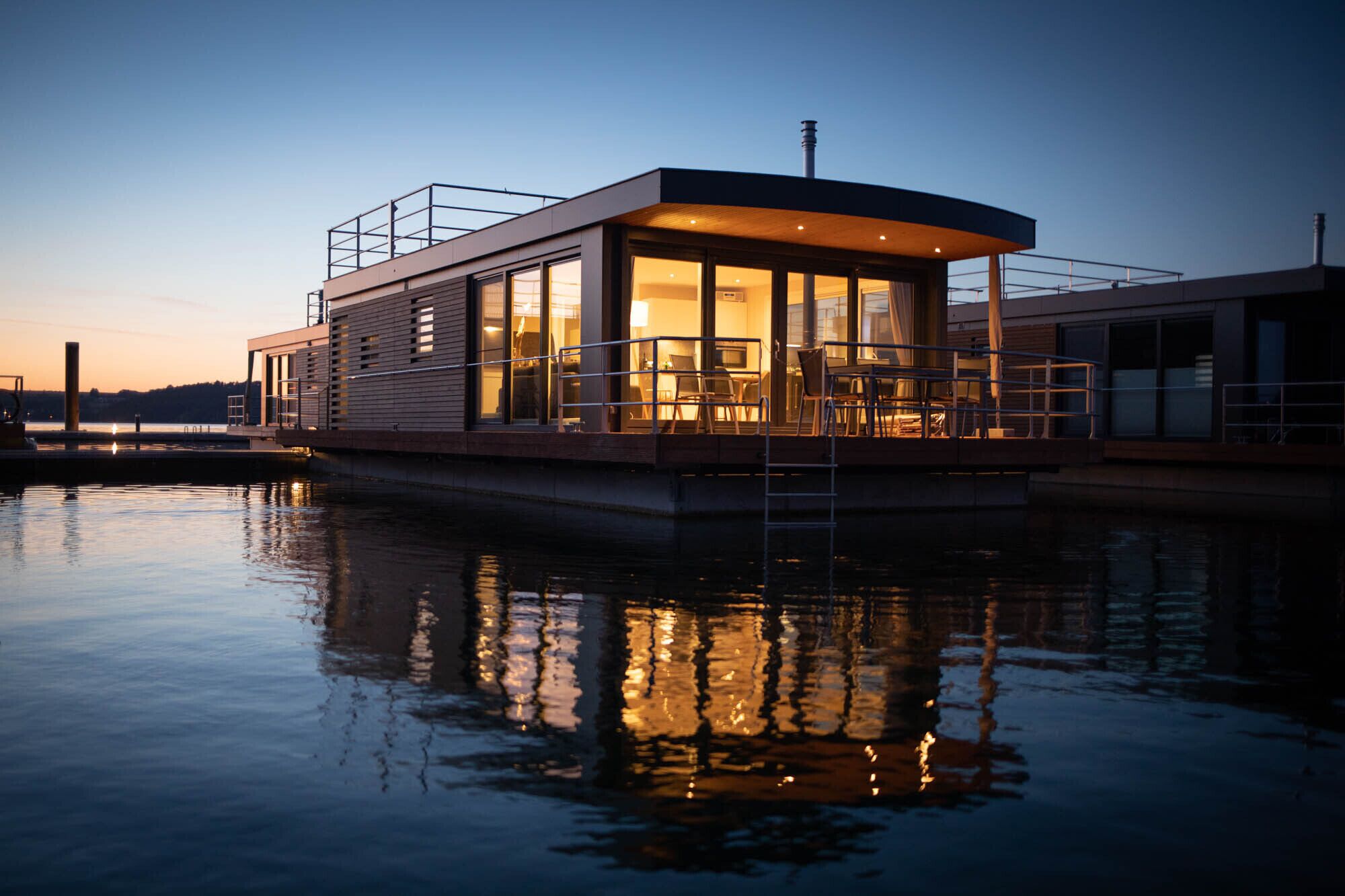 Fassade der Unterkunft – Abend/Nacht