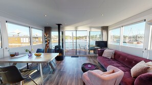 Televisión de pantalla plana, tablet