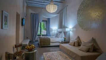 Suite Junior | 1 bedroom, free minibar, in-room safe, desk