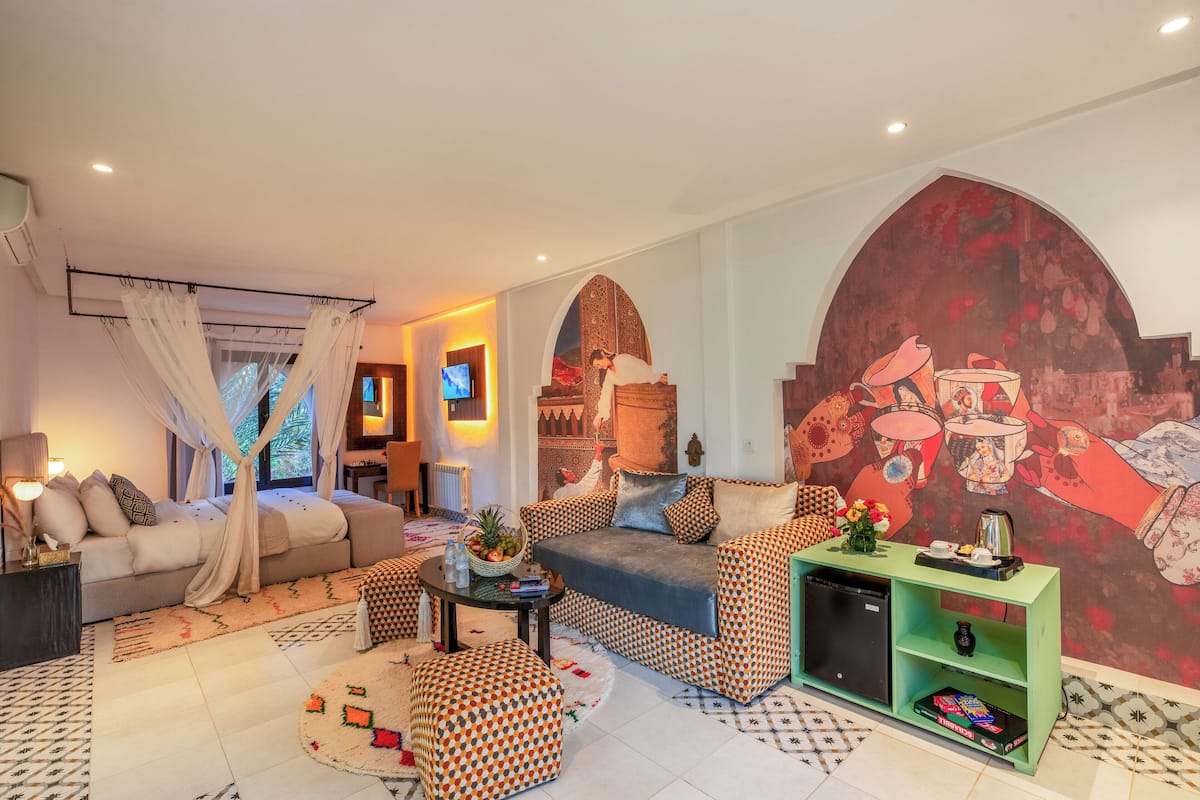Deluxe King Suite | Articles gratuits dans le mini-bar, coffres-forts dans les chambres