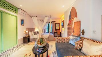 Deluxe King Suite | Minibar (free items), in-room safe, desk, blackout drapes