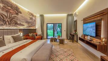 Free minibar, in-room safe, desk, blackout drapes