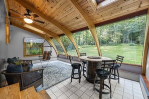 Outdoor dining - Cedar Lane Cabin: authentic log cabin in the woods (Penn Yan)