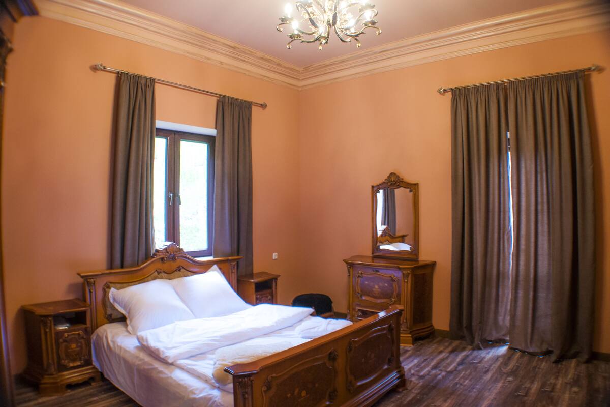 Classic Double Room (Mona Lisa) | Desk, iron/ironing board (on request), cribs (free), WiFi (free)