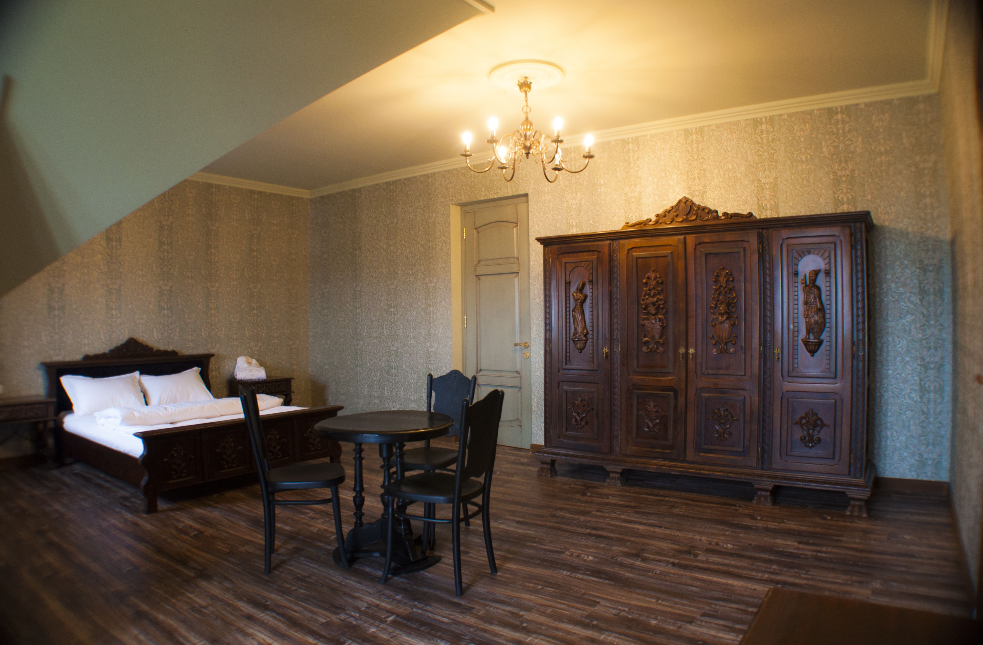 superior double room (renaissance) | living area