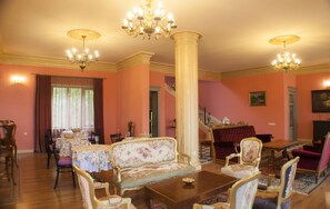 Daily continental breakfast (AMD 5000 per person) - Chateau Gabriel (Yerevan)