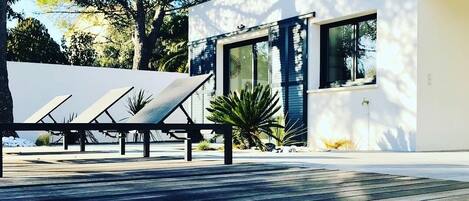 Superior-Zimmer, Poolblick (Cèdre) | Terrasse/Patio