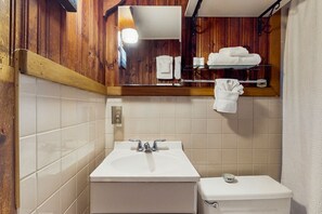 Articles de toilette gratuits, sèche-cheveux, serviettes fournies