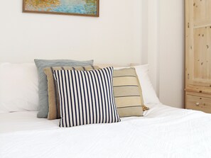 2 bedrooms, free WiFi, bed sheets - 2 bedroom accommodation in Whitstable (Whitstable)