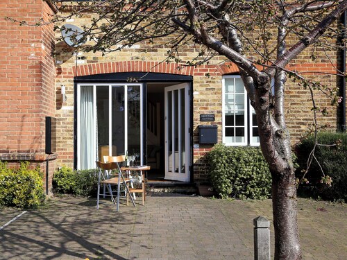 2 bedroom accommodation in Whitstable