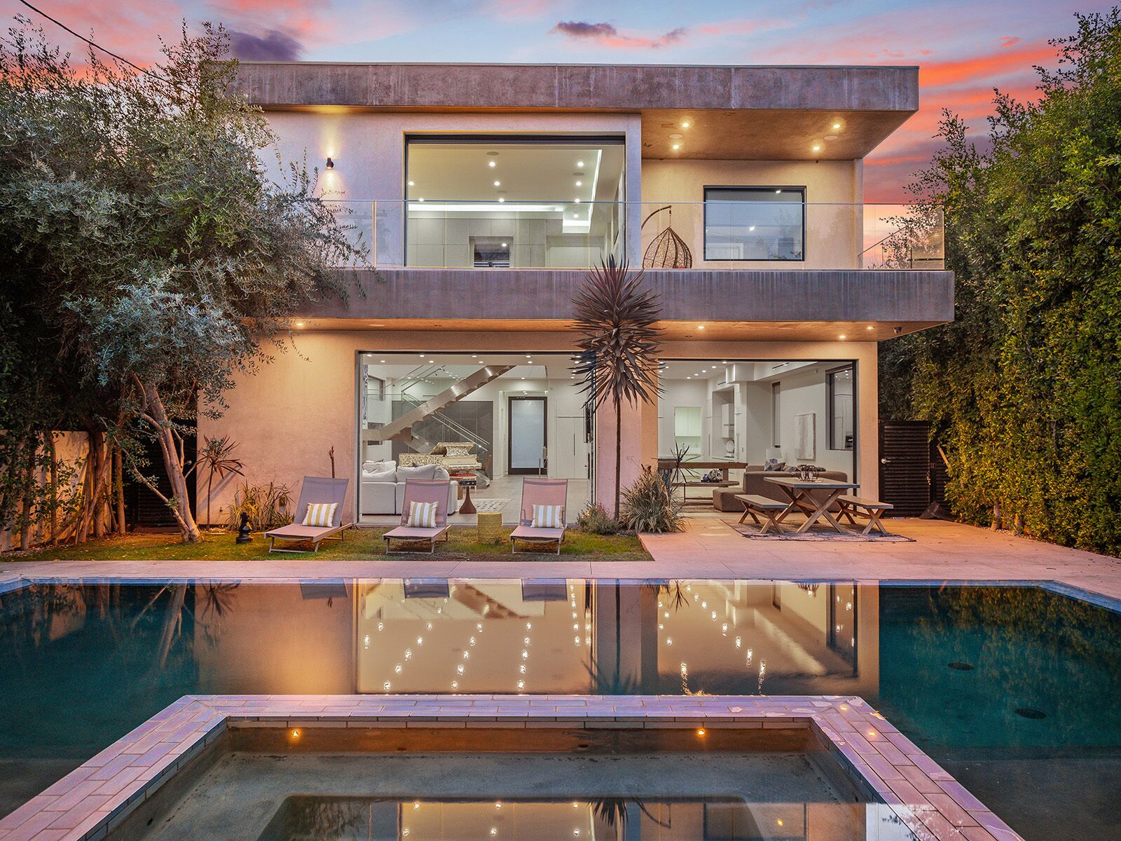 Welcome to this amazing Smart Modern resort feel home walking distance to Melros