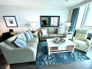 TV, DVD-spiller og bøker