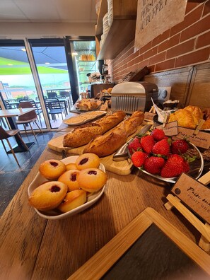 Daily buffet breakfast for a fee