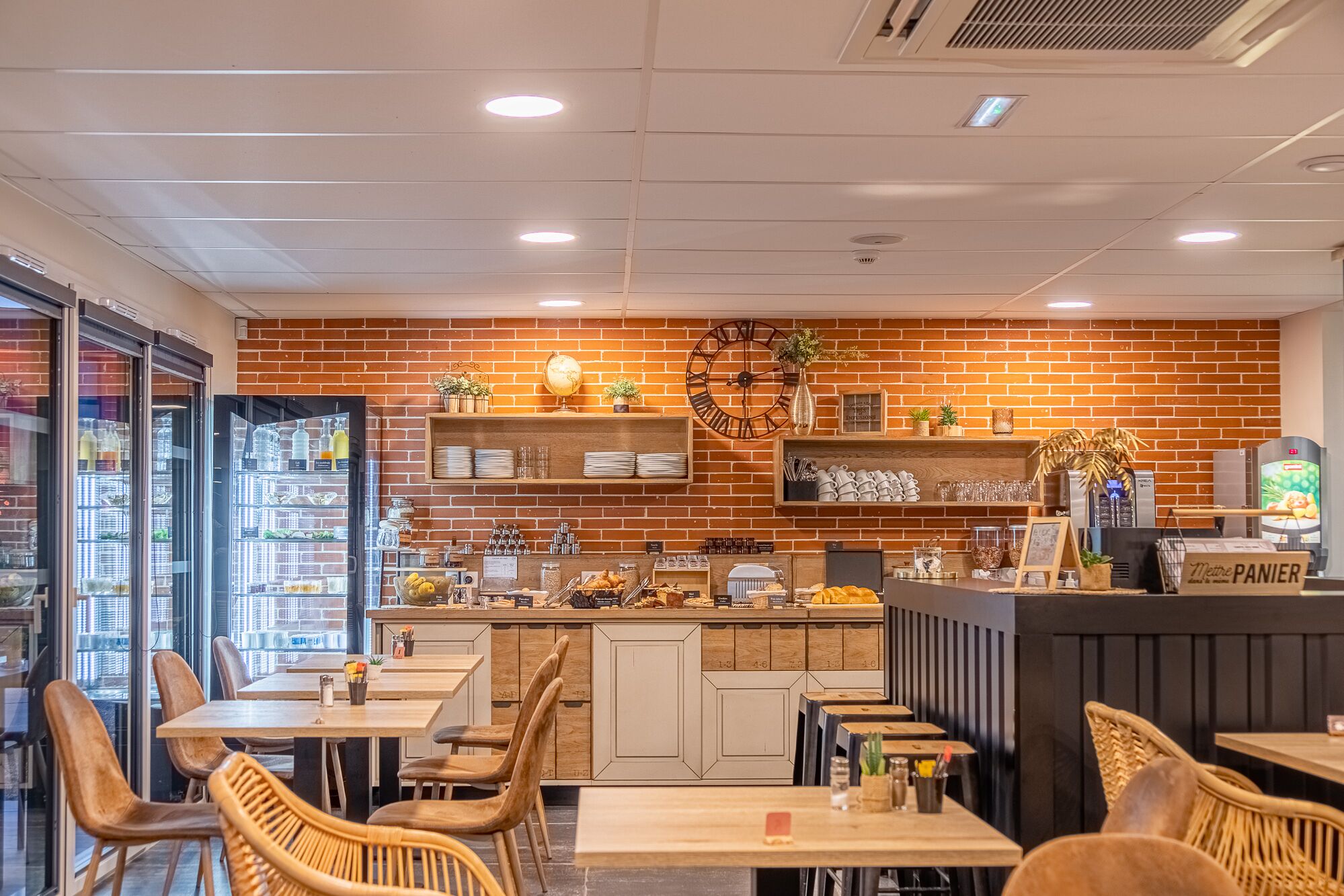 daily buffet breakfast for a fee