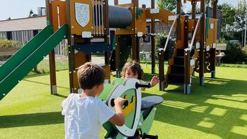 Children’s play area – outdoor