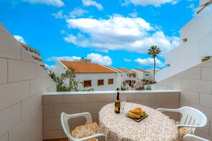 Outdoor dining - 1 bdr apartment with heated pool, close to the beach, Complex Garden City (Costa Adeje)