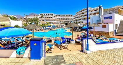 1 bdr apartment with heated pool, close to the beach, Complex Garden City