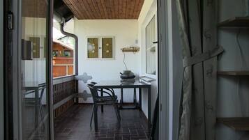 House, Hill View | Balcony