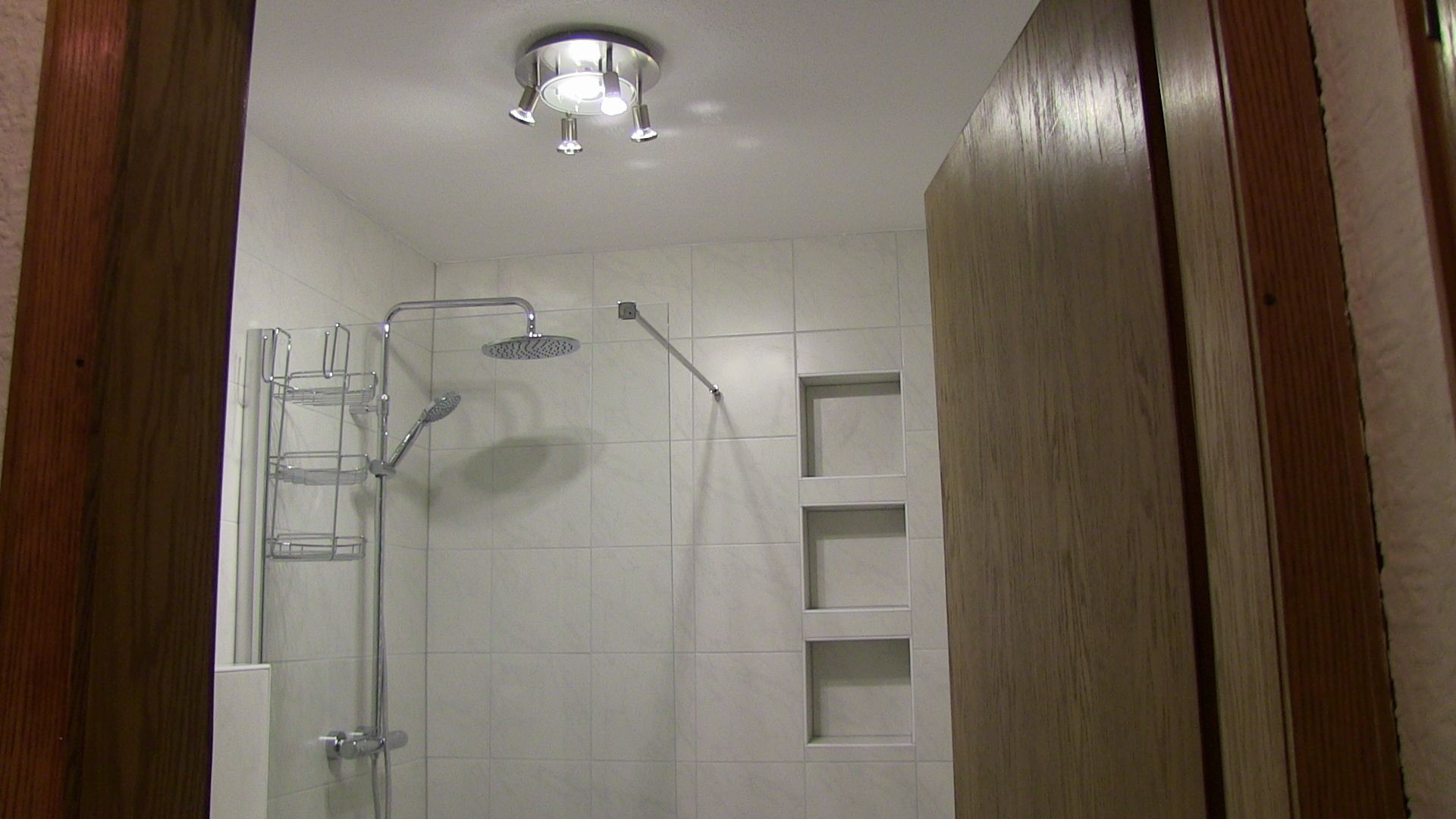 Rumah, pemandangan bukit | Kamar mandi | Shower, pancuran hujan,  dan handuk