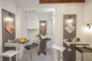 包含每日自助早餐