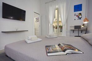 Double Room, City View (Mirò) | 1 bedroom, in-room safe, individually decorated, individually furnished - Better & Better (Palermo)