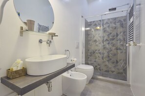 Double Room, City View (Van Gogh) | Bathroom - Better & Better (Palermo)