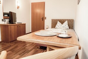 Bureau, Wi-Fi gratuit, draps fournis