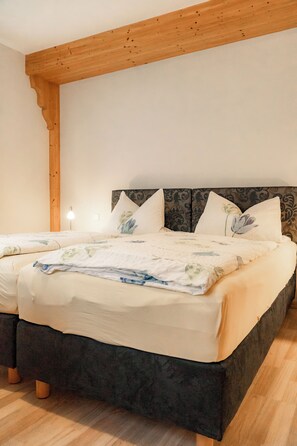 Double Room | Desk, free WiFi, bed sheets - Gasthaus Hotel Anker (Konstanz)