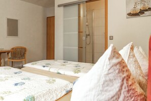 Double Room | Desk, free WiFi, bed sheets - Gasthaus Hotel Anker (Konstanz)