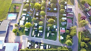 Aerial view - Camping du Lac de Villegusien (Villegusien-le-Lac)