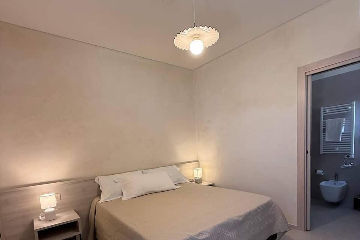 Comfort Double or Twin Room | Minibar, desk, blackout drapes, soundproofing