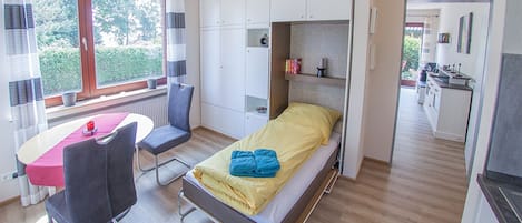 1 bedroom, travel crib, WiFi